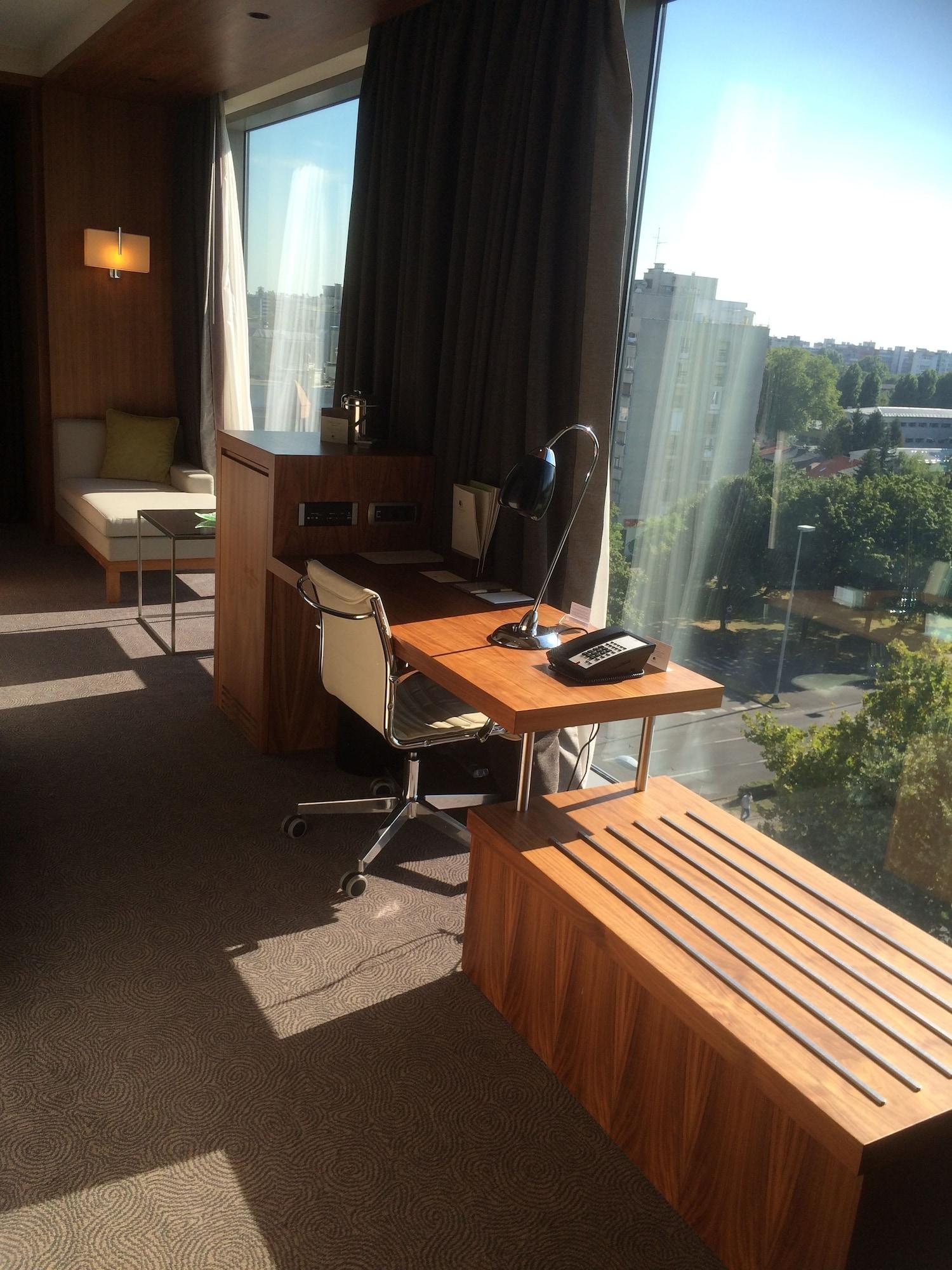 Doubletree By Hilton Zagreb Hotel Ngoại thất bức ảnh